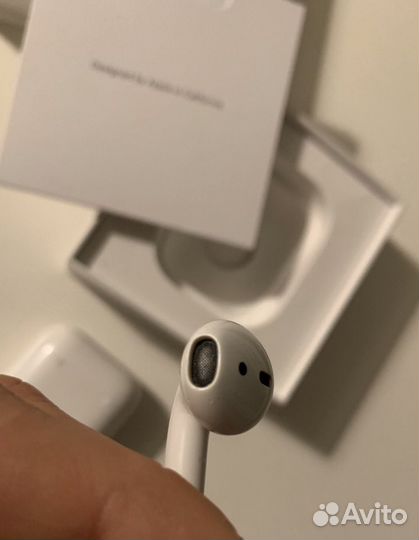 Кейс для airpods и 1 наушник