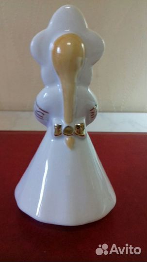 Фарфоровая статуэтка 
