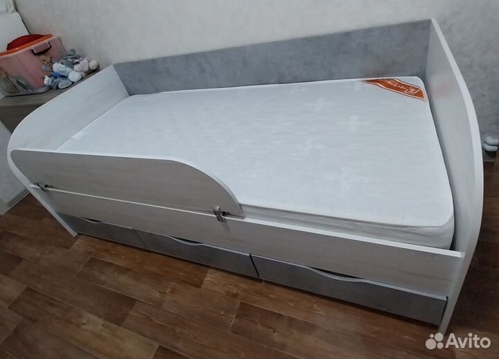 Кровати с матрацом б/у 2 шт