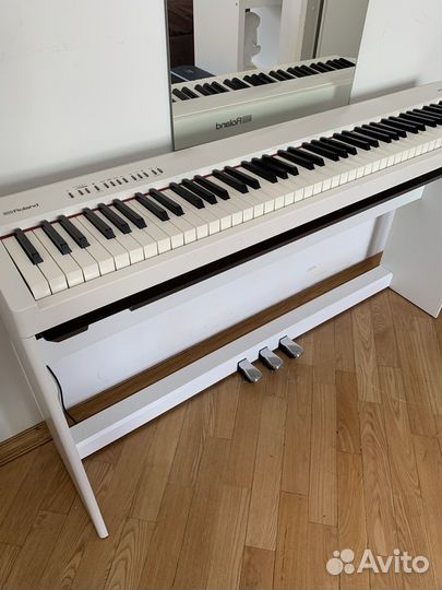 Цифровое пианино Roland FP-30, педали, подставка