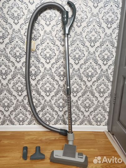 Пылесос Vitek с Аква фильтром vt 1833 pr