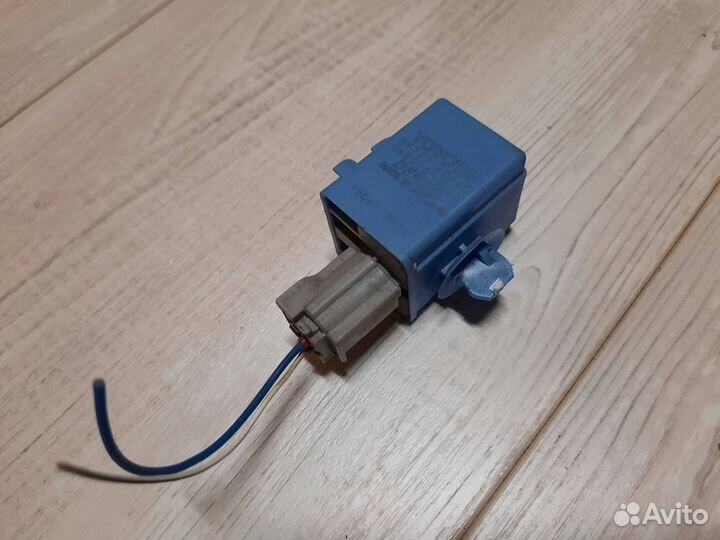 Датчик открытия дверей Toyota Lexus