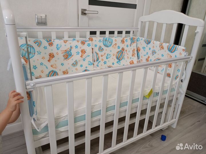 Детская кроватка с маятником и матрасом новая