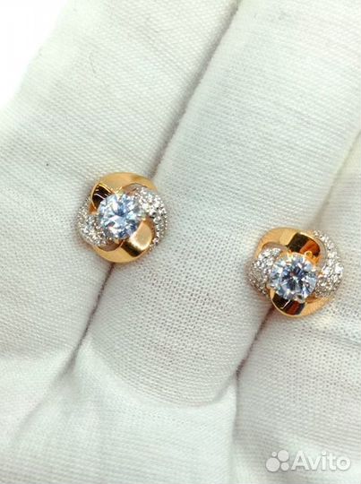 Золотые серьги с фианитом