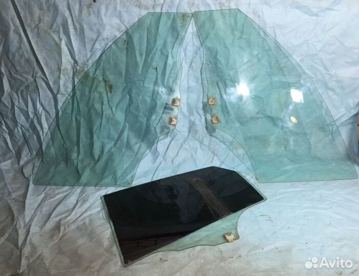 Стекло левое правое переднее заднее Mazda 3 BK бк