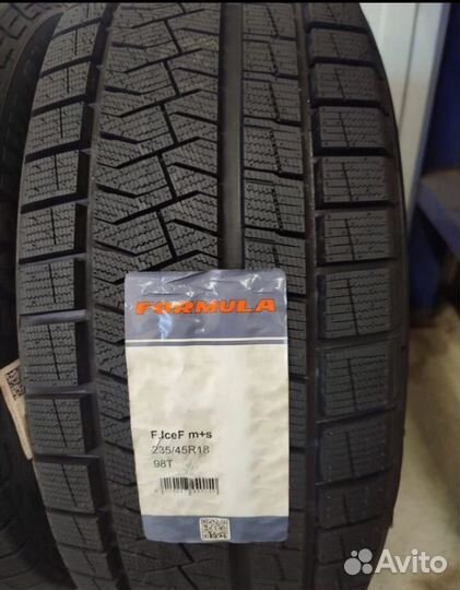 Pirelli Formula Ice FR 235/45 R18 98T