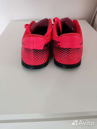 Футбольные бутсы nike