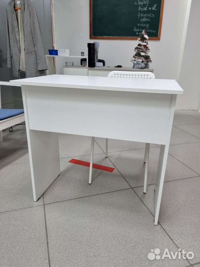 Письменный стол белый