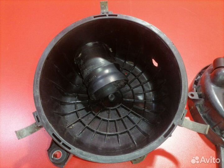 Корпус воздушного фильтра Toyota Hilux Surf