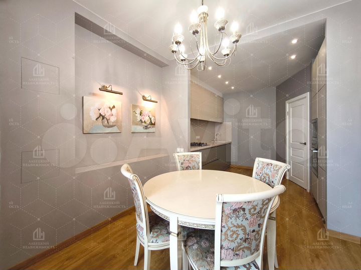 3-к. квартира, 108 м², 5/9 эт.