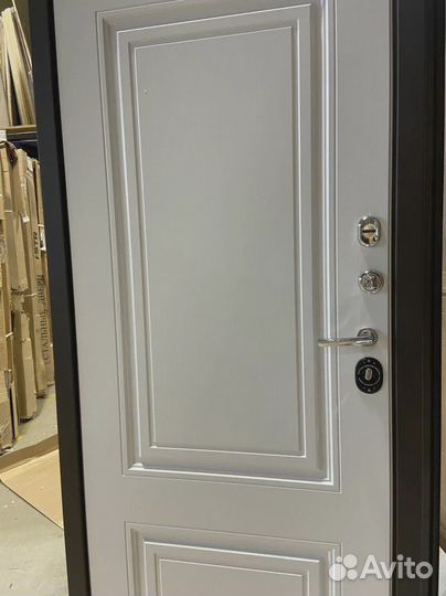 Дверь входная новая