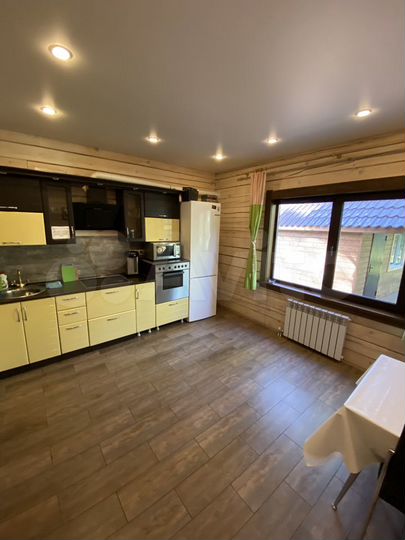 Коттедж 180 м² на участке 10 сот.