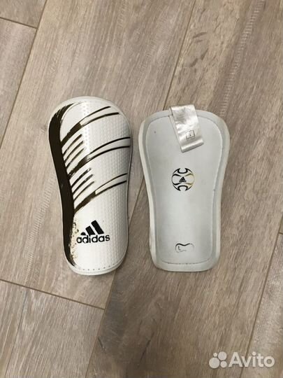 Футбольные щитки