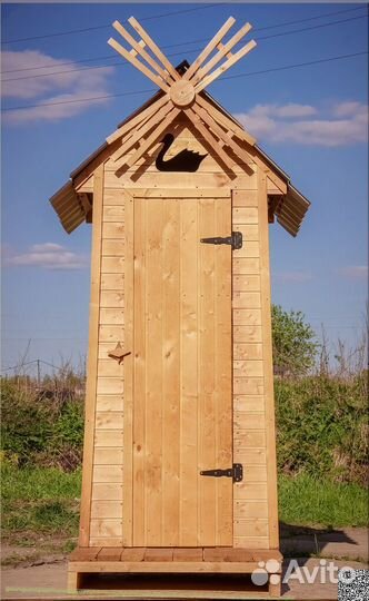 Уличный туалет деревянный