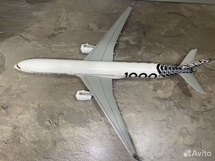 Airbus A350-1000 1:144