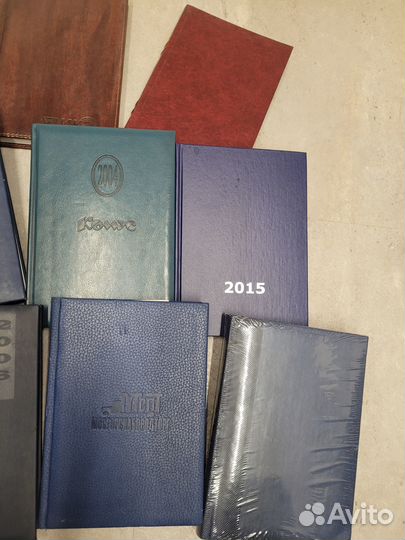 Новые ежедневники разные много