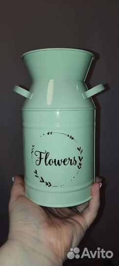 Металлическое кашпо-вазон