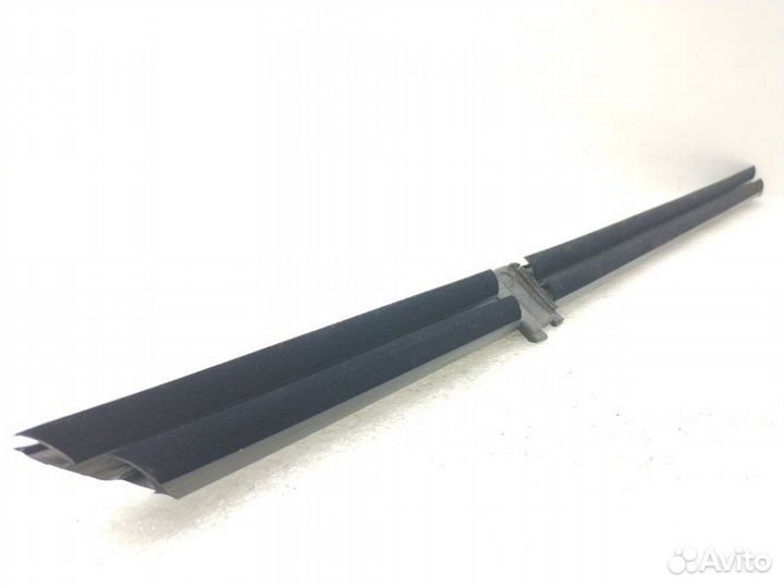 Уплотнитель стекла двери задний правый Bmw