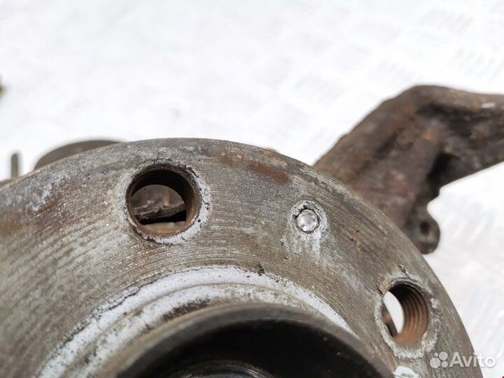 Ступица передняя правая Volkswagen Golf 3 1999