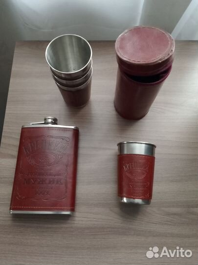 Набор для мужчин. Фляга, 4 стакана, кожаный чехол