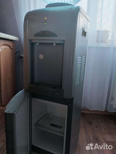 Куллер для воды напольный