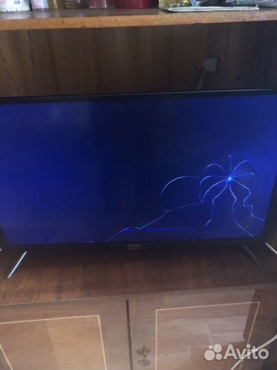 Продам телевизор на запчасти