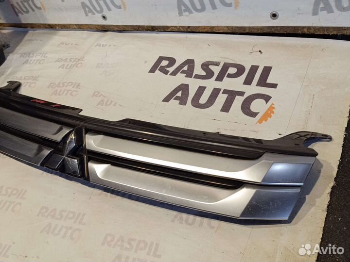 Решетка радиатора Mitsubishi Outlander 3