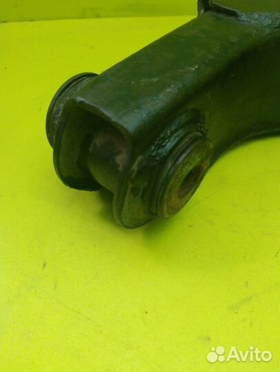 Рычаг подвески нижний передний правый Mazda Bongo