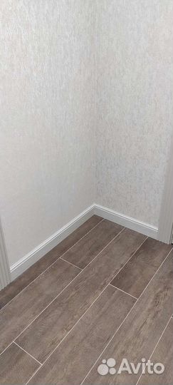 Установка напольных плинтусов