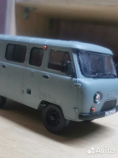 Сборная модель УАЗ буханка 3909 1/43