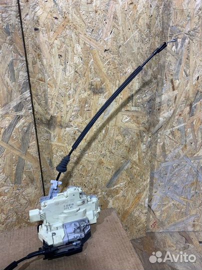 Замок двери лев. перед. Volkswagen Tiguan