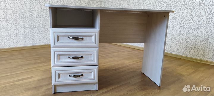 Письменный стол