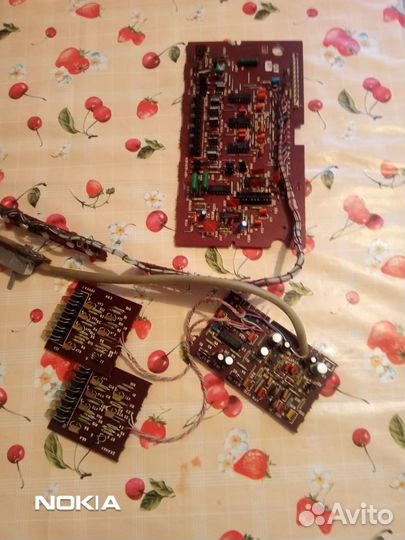 Запчасти от магнитофона-приставки нота 220 С-1