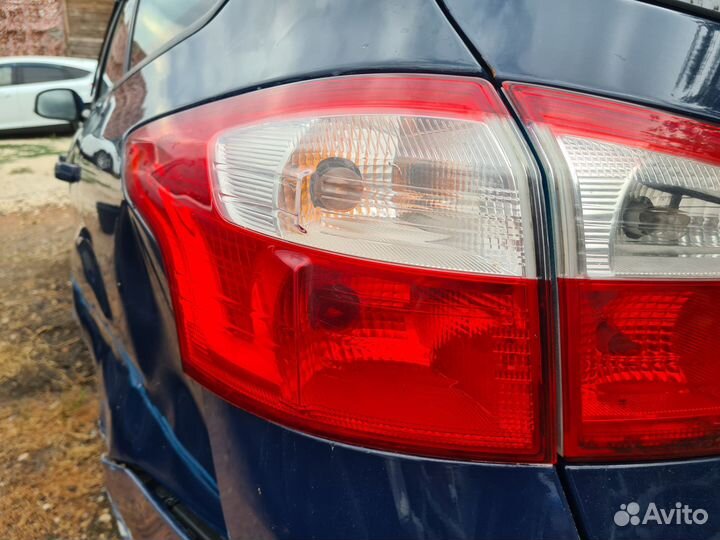 Фонарь задний левый Ford Focus 3 универсал