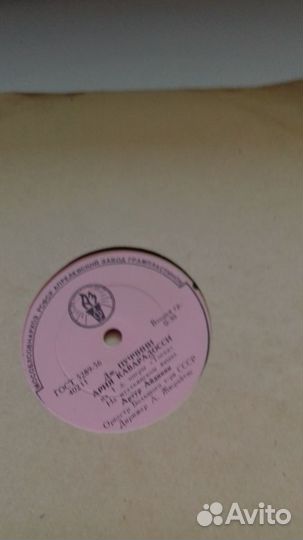 Видеокассеты, компакт-диски, граммпластинки