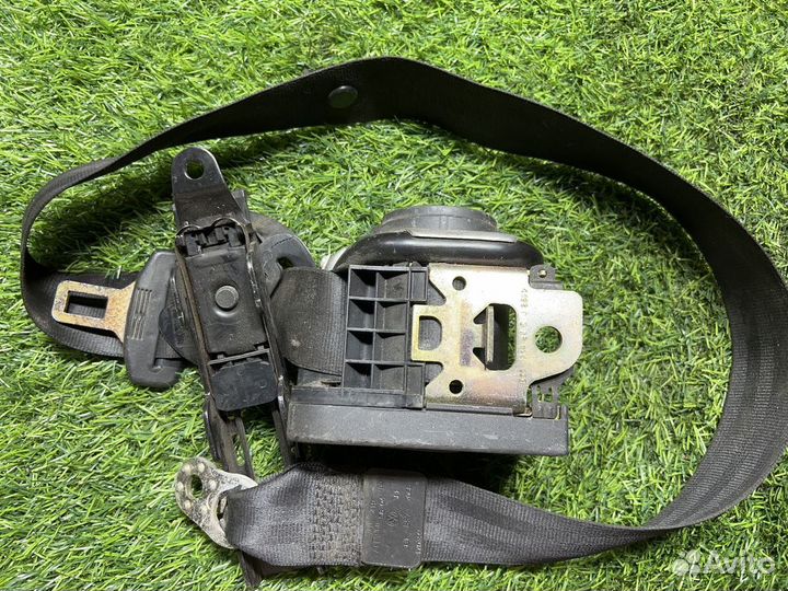 Ремень безопасности Volkswagen Passat