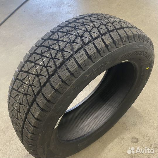 Bridgestone Blizzak DM-V2 275/50 R20 113R