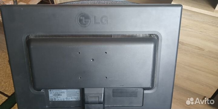 Монитор LG Flatron W2241S