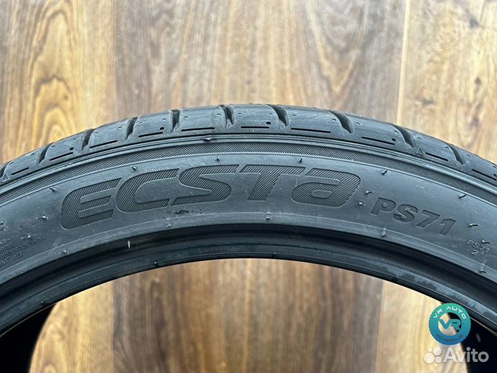 Kumho Ecsta PS71 275/35 R20 и 245/40 R20 102Y