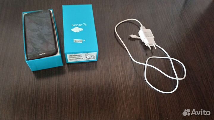 Телефон honor 7s