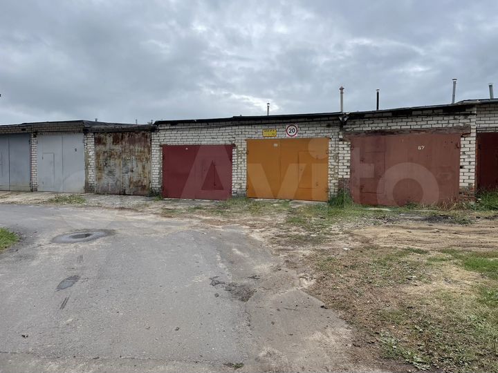 Гараж, > 30 м²