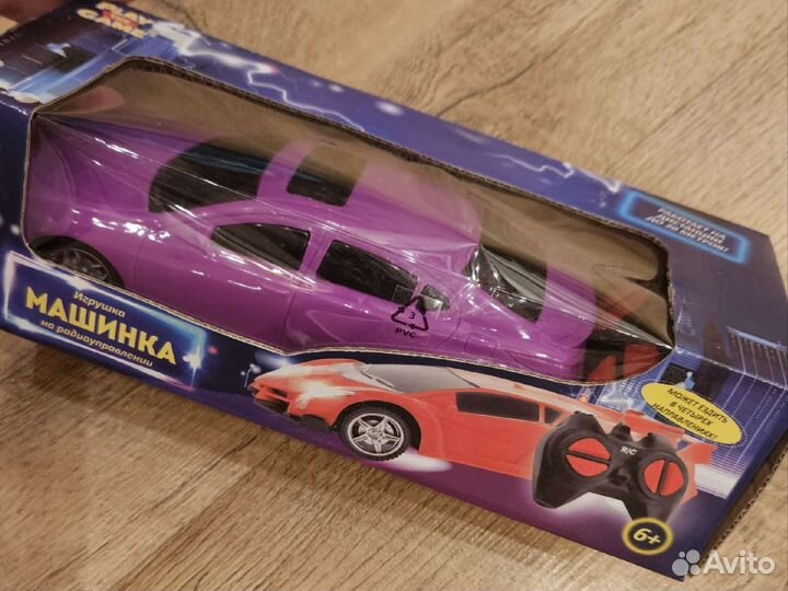 Игрушка машина гоночная на пульте управления