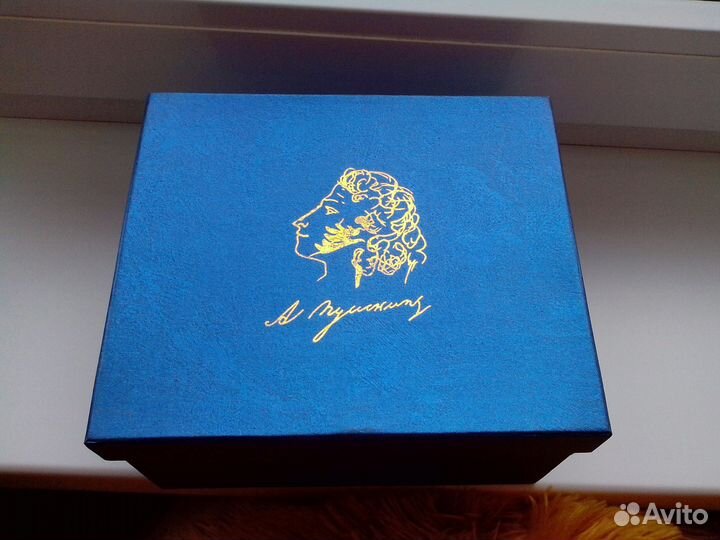 Красивые чашка и блюдечко. Новые