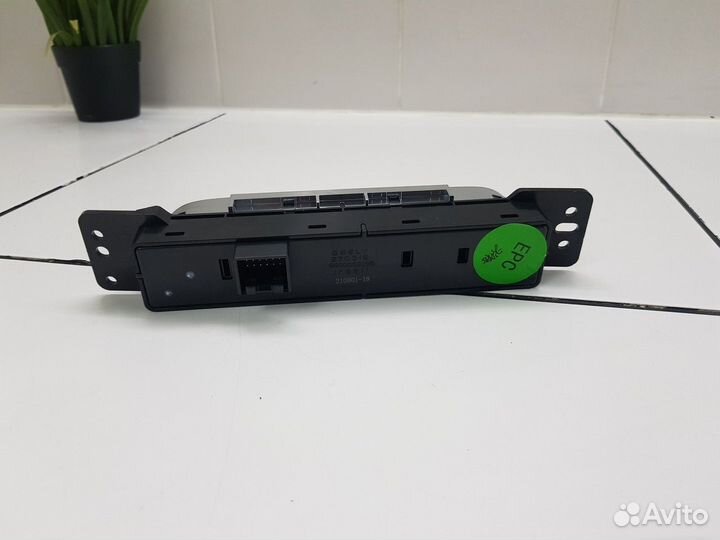 Блок кнопок (Geely Coolray)