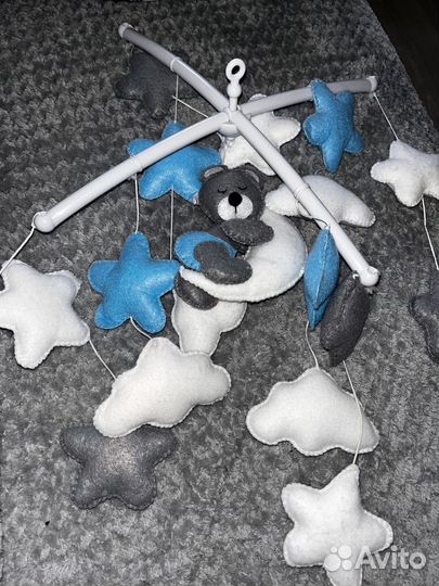 Детский мобиль в кроватку из фетра