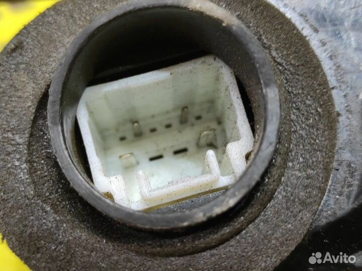 Замок двери задний левый Toyota Camry ACV40 2azfe