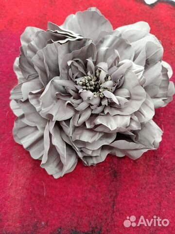 Брошь цветок из шелка