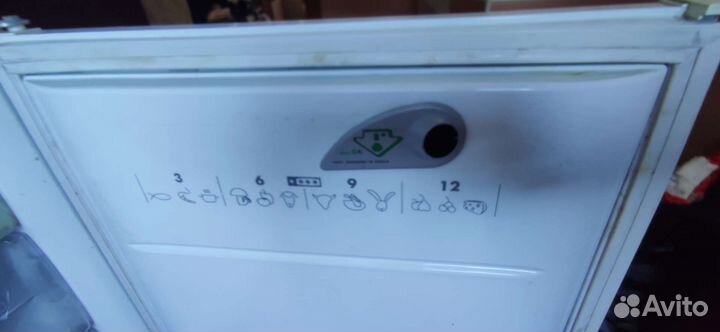 Встраиваемый холодильник Ariston BCS 312 AI