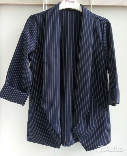 Деловой костюм для девочки 36 размер,новый