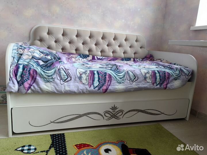 Детские кровати и стол